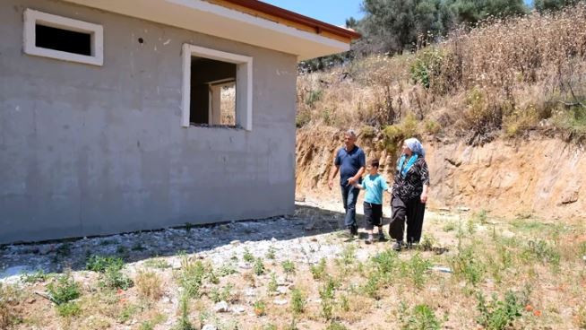 'Bizim evimiz yandı bize ev yapacak mısın?’ demişti! Bakan Kurum sözünü tuttu! Küçük Muzaffer’den yeni ev teşekkürü - Resim : 3