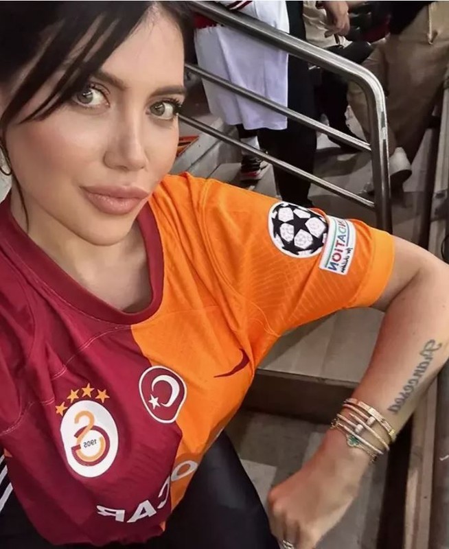 Galatasaray'ın Arjantinli yıldızı Mauro Icardi'nin sevgilisi China Suarez'den taraftarlara sürpriz! Wanda Nara'yı çıldırtacak - Resim: 7