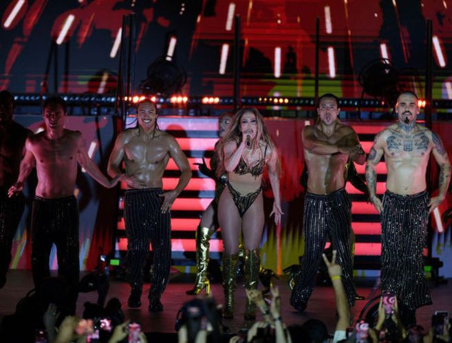 Dünyaca ünlü şarkıcı Jennifer Lopez, 56'ncı yaşını Antalya'da kutladı! Ünlü isimler akın etti - Resim: 1