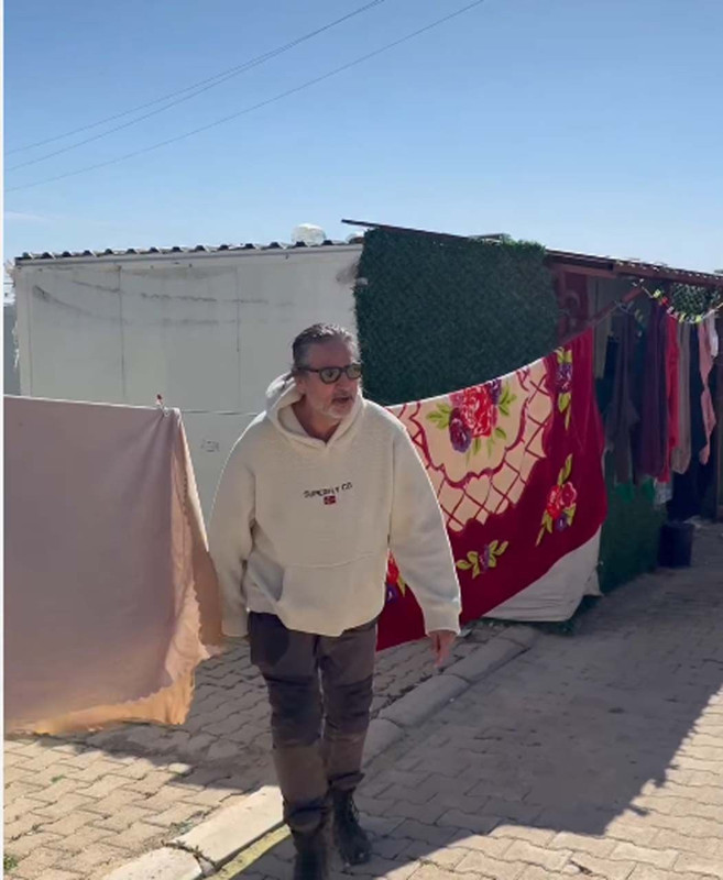 Depremzedeleri unutmadı! Şarkıcı Çelik’ten takdir toplayan hareket! - Resim: 8