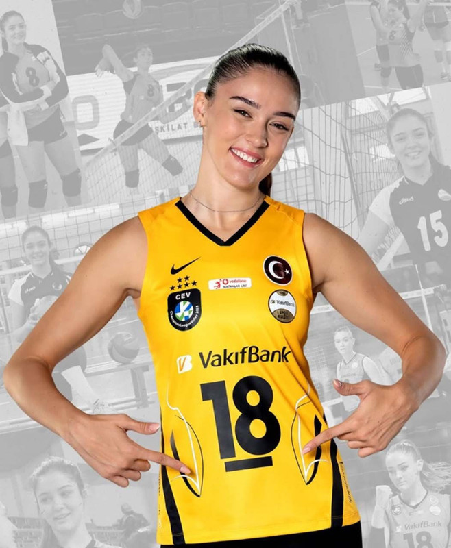 Zehra Güneş tatil pozlarıyla akılları baştan aldı! Güzelliği mest etti: “Gerçek olamayacak kadar güzel, bakılamayacak kadar narin” - Resim: 1