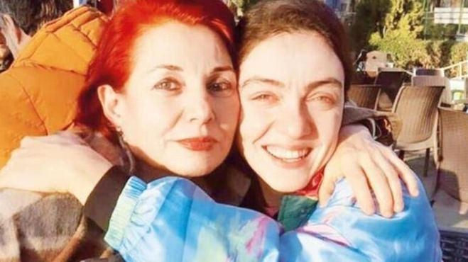 Ablası gibi! Merve Dizdar'ın annesi güzelliğiyle hayran bıraktı - Resim: 6