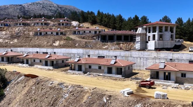 'Bizim evimiz yandı bize ev yapacak mısın?’ demişti! Bakan Kurum sözünü tuttu! Küçük Muzaffer’den yeni ev teşekkürü - Resim : 1