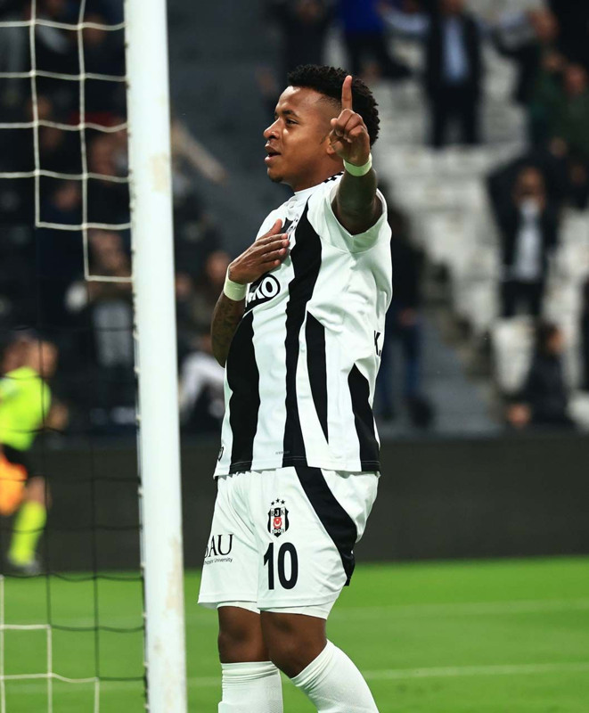 Beşiktaş’ın 5.7 milyon euroluk yıldızı gemileri yaktı! Takımdan gitmek istiyor! - Resim: 9