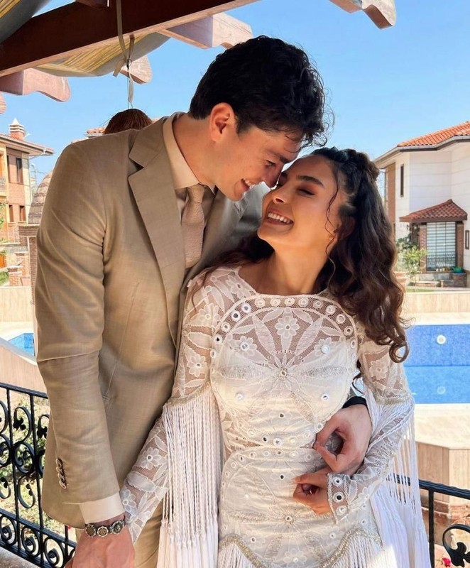 Cedi Osman'dan Ebru Şahin'e romantik kutlama! Eşine olan aşkını haykırdı - Resim: 2