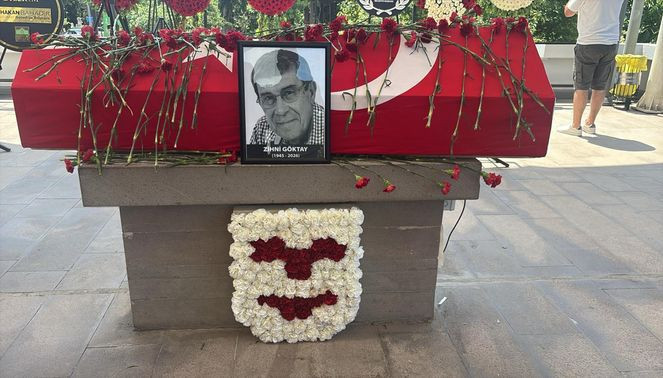Usta oyuncu Zihni Göktay'a acı veda: Son yolculuğuna uğurlandı - Resim : 12