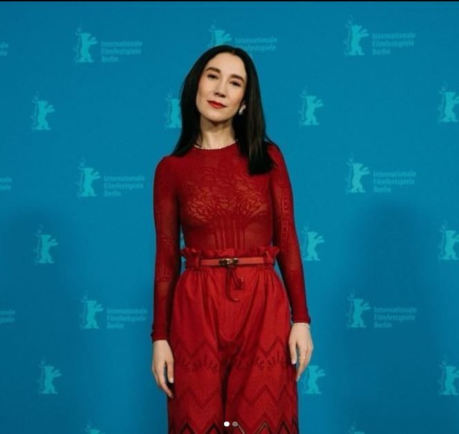 Eski cinsel içerikli yetişkin film yıldızı Sibel Kekilli'den cesur poz. Kırmızı iç gösteren bir bluzuyla göğüs dekoltesi ortaya çıktı. Hayranları şaşırdı - Resim: 33