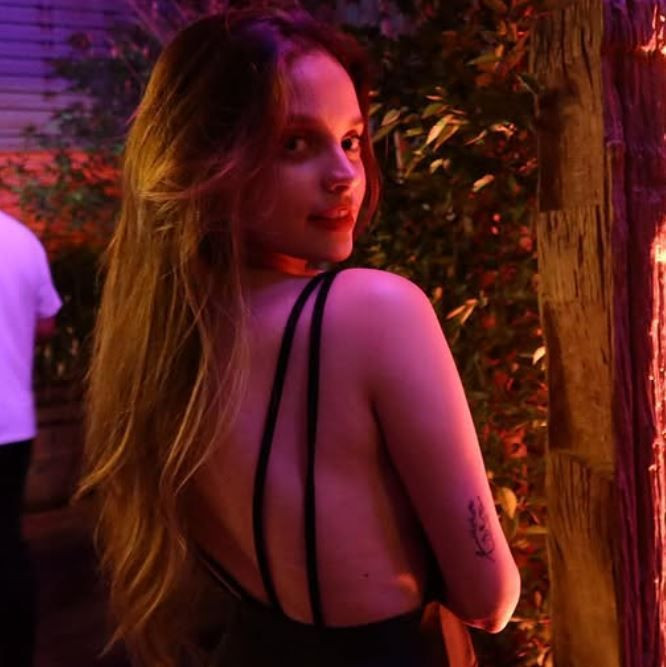 Güzel oyuncu Serra Pirinç leopar desenli bikinisiyle fotoğraflarını paylaştı. Hayranları oyuncunun fiziğine tam not verdi - Resim: 4