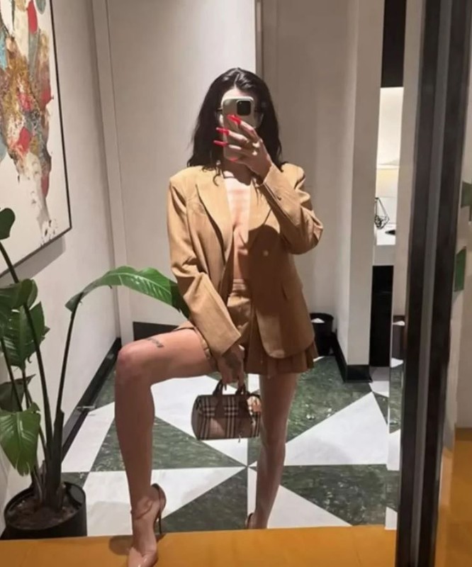 Kısmetse Olur Cansel Çördük'ün son hali görenleri şoke etti! Ceketinin içine hiçbir şey giymedi, bir deri bir kemik hali gündem oldu - Resim: 7