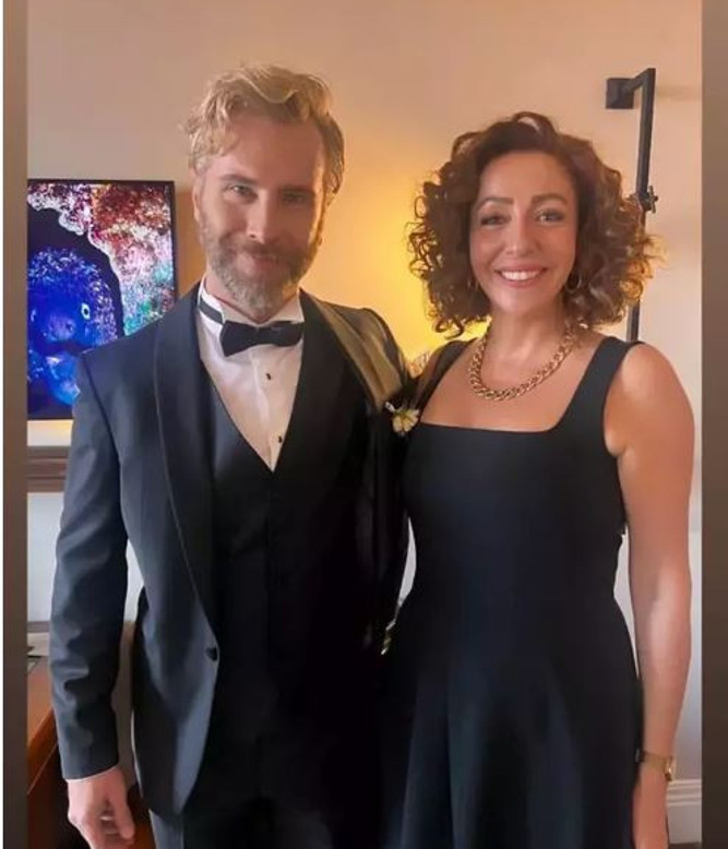 Çiçeği burnunda iki damat! Özgür Çevik ve Tolga Sarıtaş'ı daha önce hiç böyle görmediniz! - Resim : 2