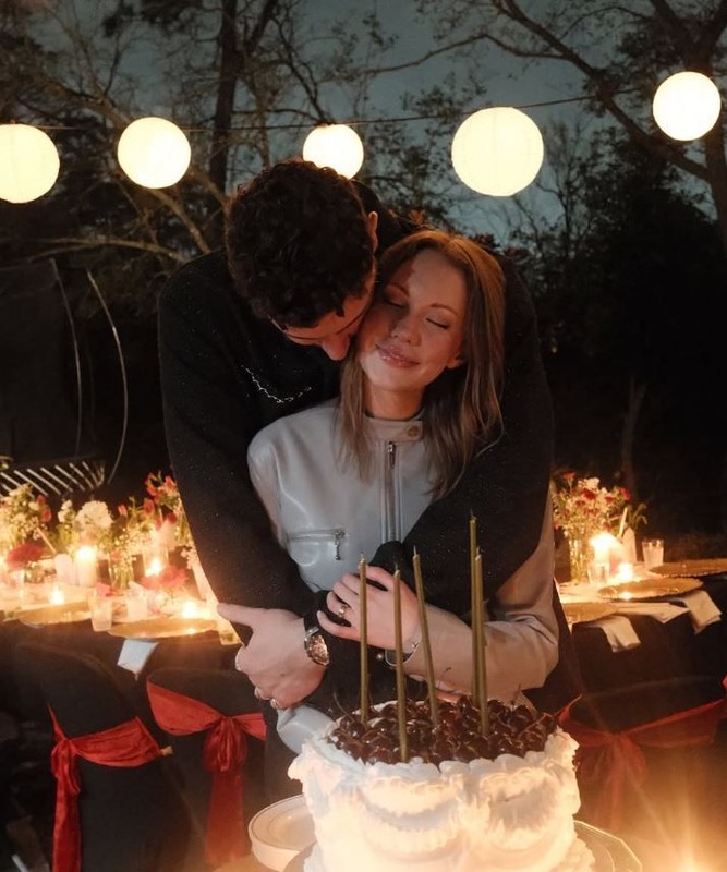 Milli basketbolcu Alperen Şengün'den romantik sürpriz! Model sevgilisi Hannah Cherry'in ayaklarını yerden kesti - Resim: 3