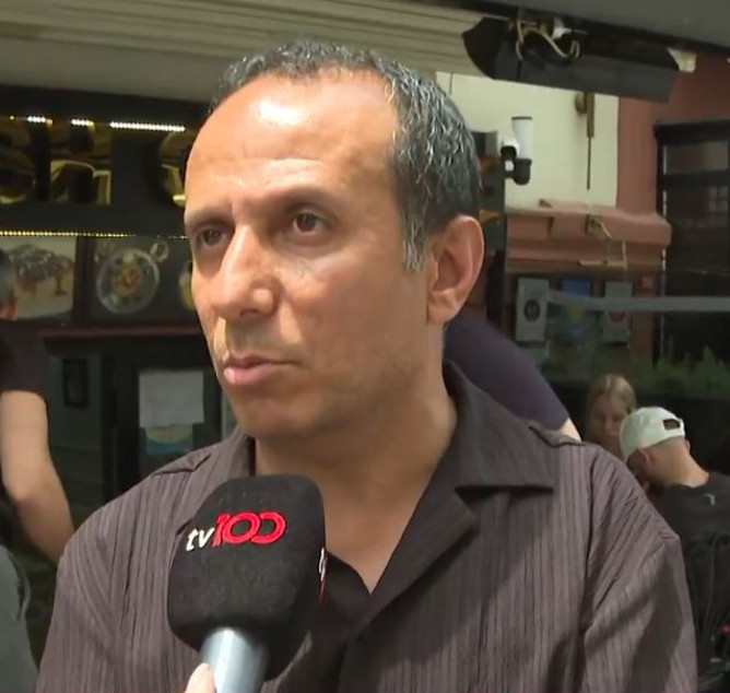 Türkiye'nin en ünlü isimlerine şarkılarını verdi: Hem çaycı hem de söz yazarı - Resim : 1