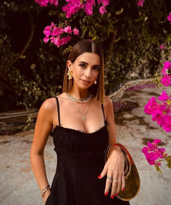 10 yıllık evliliğini tek celsede bitirmişti! Buse Terim yeni aşka yelken açtı! Sosyal medya hesabından ilan etti - Resim: 1