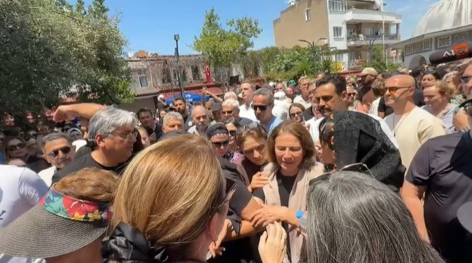Ece İrtem son yolculuğuna uğurlandı! Acılı anne feryat etti: "Benim yavrum uyuyordu" - Resim : 8