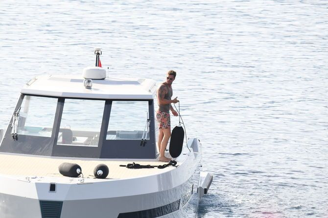 Kıvanç Tatlıtuğ kesenin ağzını açtı! 1,5 milyon Euro'luk yatıyla Yalıkavak'ta görüntülendi - Resim: 6