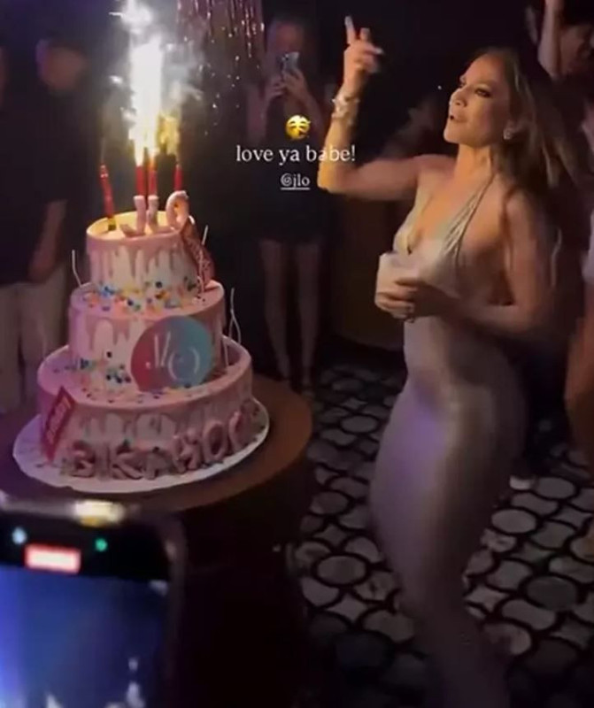 Dünyaca ünlü şarkıcı Jennifer Lopez, 56'ncı yaşını Antalya'da kutladı! Ünlü isimler akın etti - Resim: 6