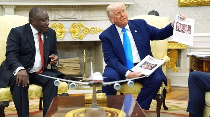 Trump-Ramaphosa görüşmesine damga vuran tartışma! "Beyaz çiftçilere soykırım" iddiası: Dünyanın gözü önünde videoları izletti - Resim : 1