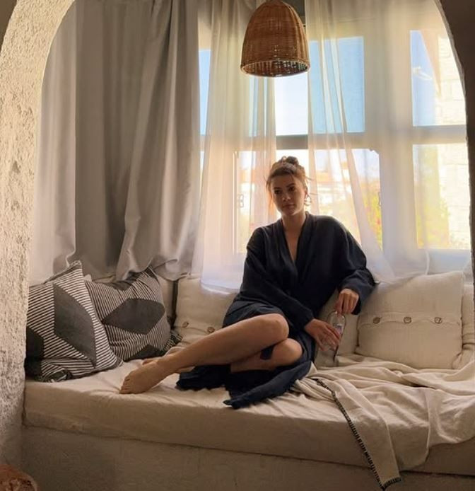 "Kilo aldın" eleştirilerine çok sinirlenmişti! Ünlü oyuncu Burcu Özberk altında hiçbir şey olmadan çırılçıplak yataktan paylaştı - Resim: 29