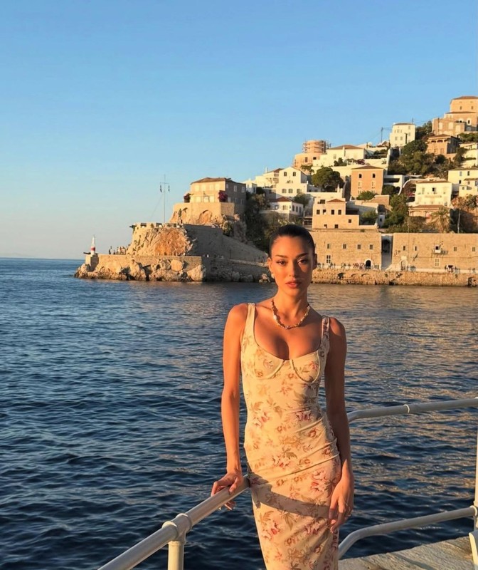 Dilan Çiçek Deniz'in tatil paylaşımı! "En sevdiğim adam" - Resim: 3