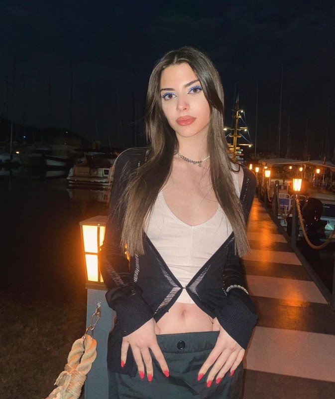 Defne Samyeli'nin küçük kızı Derin Talu bikinisiyle ortalığı salladı! Fiziğini görenlerin ağzı açık kaldı! - Resim: 3