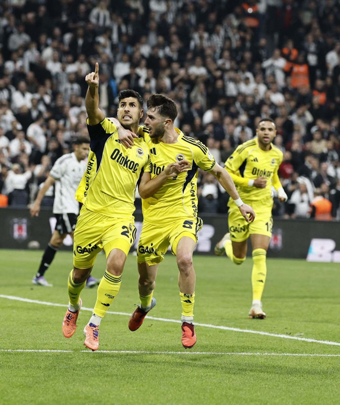 Fenerbahçe yönetiminden Beşiktaş galibiyeti sonrası iddialı Galatasaray çıkışı! Dikkat çeken ‘şampiyonluk’ vurgusu - Resim: 4