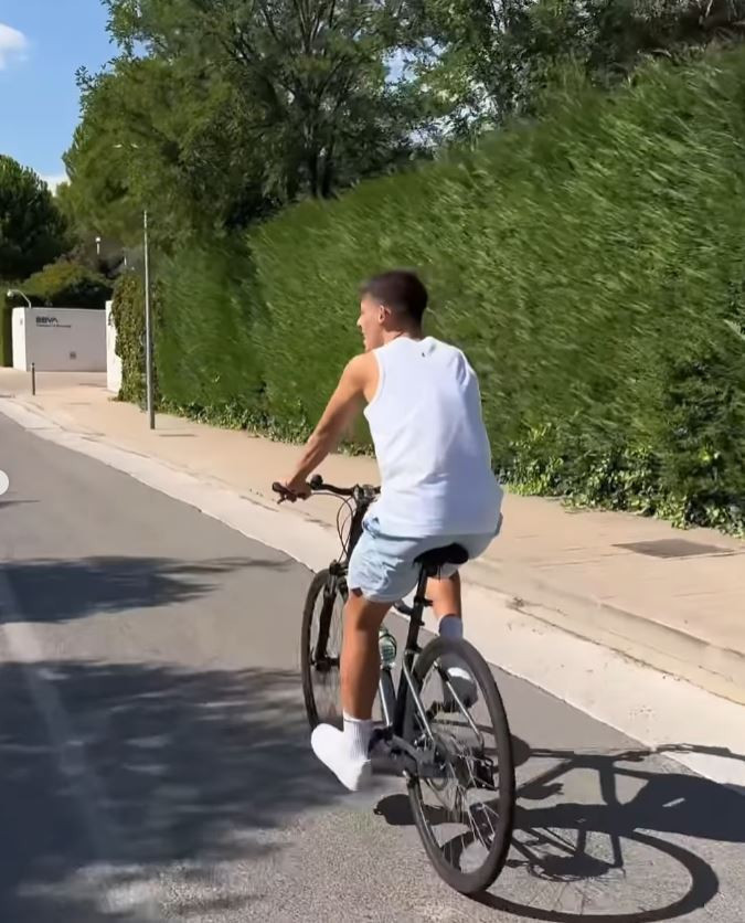 Milli futbolcu Arda Güler'den dikkat çeken paylaşım! İspanya sokaklarını Selda Bağcan dinleyerek turladı - Resim : 2