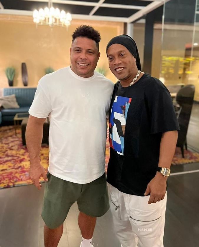 Ronaldinho ve Ronaldo’nun birlikte olduğu fotoğraf ortalığı yıktı geçti! Efsaneler bir arada... Bir nesli futbola aşık eden ikili - Resim : 1