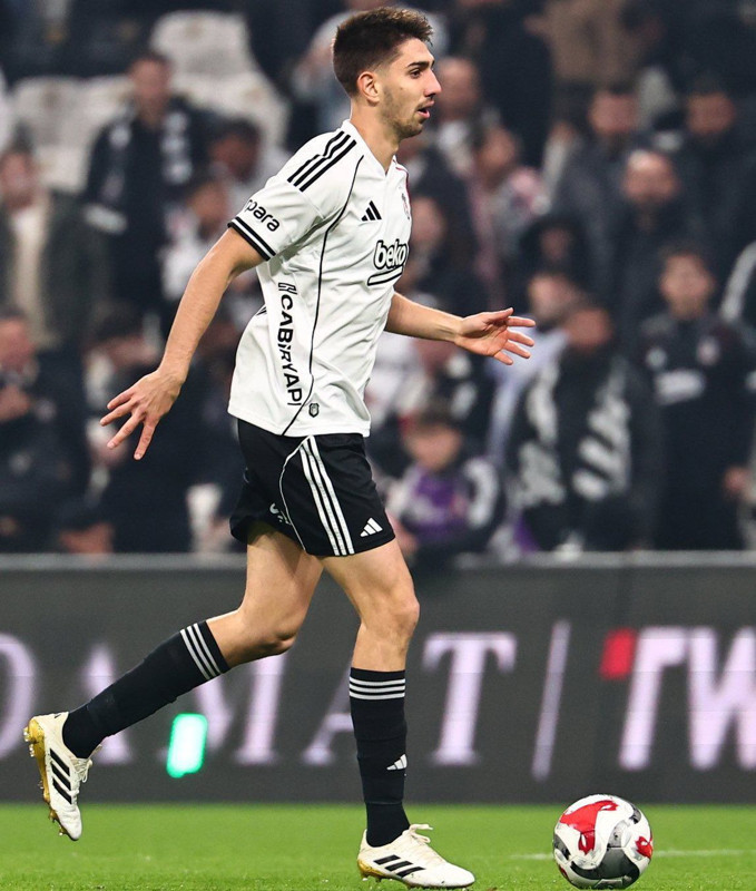 Serdal Adalı açıkladı! Transfer teklifi geldi! Yıldız futbolcu Beşiktaş’tan gidiyor! - Resim: 6