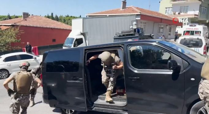 Maltepe'de silahlı saldırı! 2 kişi öldü, 1 kişi ağır yaralı! Saldırgan yakalandı - Resim : 2