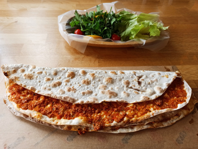 Turistik bölgelerde hesap kabarıyor! Fiyatlar isyan ettirdi! 1.600 TL’lik lahmacun için dikkat çeken sözler: Kimse kusura bakmasın... - Resim : 4