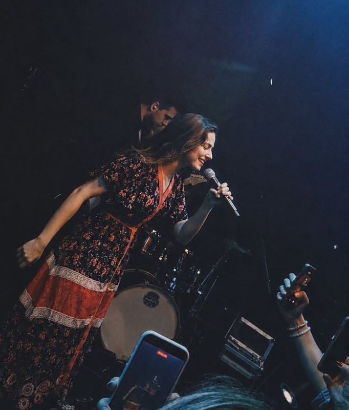 Taşacak Bu Deniz'in Eleni'si Ava Yaman'ın tarzı yine olay oldu! Sezon finali kutlamasındaki kıyafeti sosyal medyayı ikiye böldü - Resim: 4