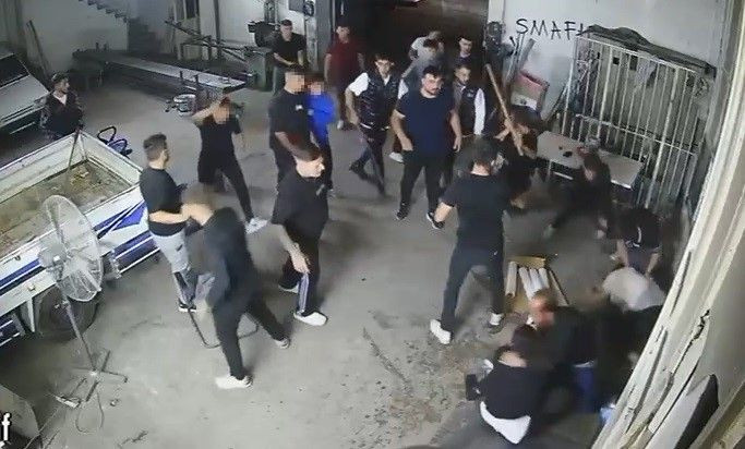 Kavga değil meydan savaşı! O anlar kamerada - Resim: 1