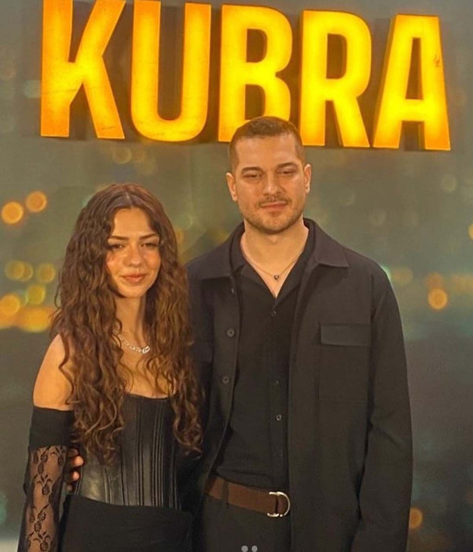 Çağatay Ulusoy’u gören tanıyamadı! Yeni imajıyla sosyal medyayı salladı! Bıyıklı tarzı tam not aldı - Resim: 2