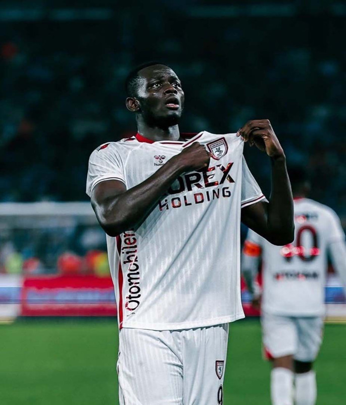 Galatasaray formasıyla antrenman yapması taraftarı kızdırmıştı! Marius Mouandilmadji sessizliğini bozdu - Resim: 5