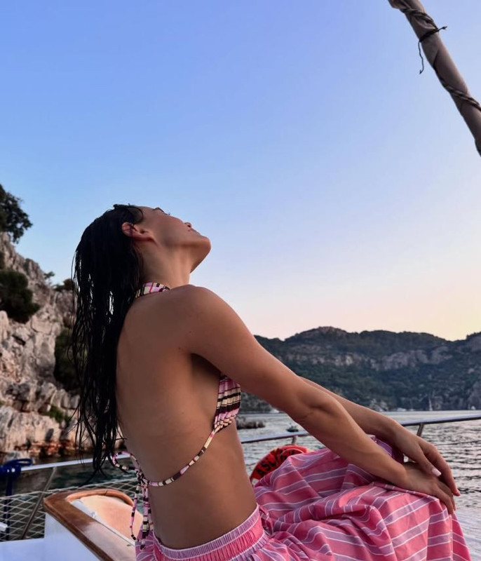 Hafsanur Sancaktutan paylaşmalara doyamadı! Cesur tatil pozları fırtınalar estirdi, bikinili karesi sosyal medyayı yaktı geçti - Resim: 5