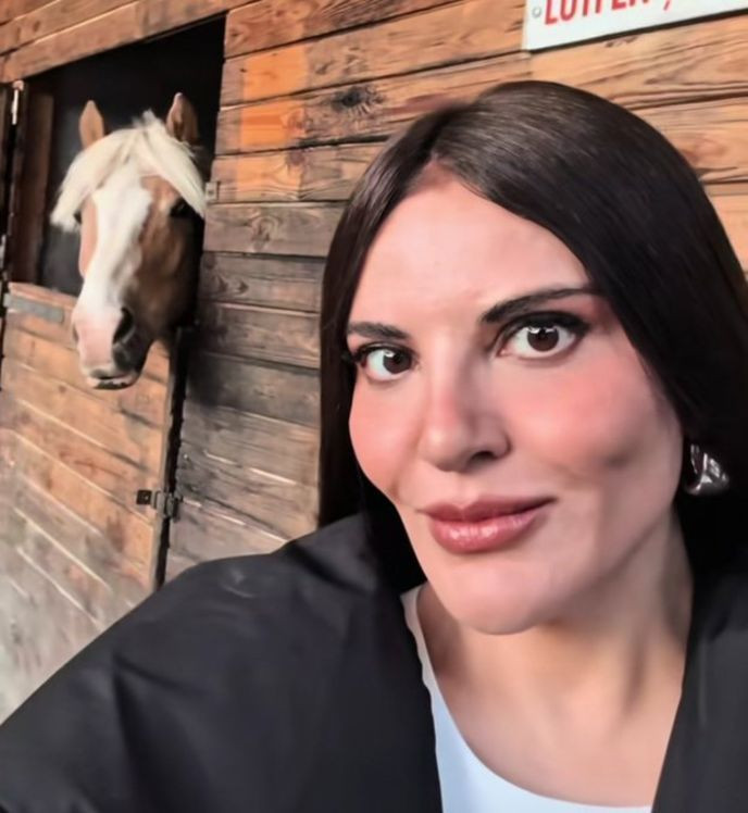 Estetik işlemlerini abarttı! Şarkıcı Göksel'in son hali sosyal medyada gündem oldu! "Tanıyamadım" - Resim: 3