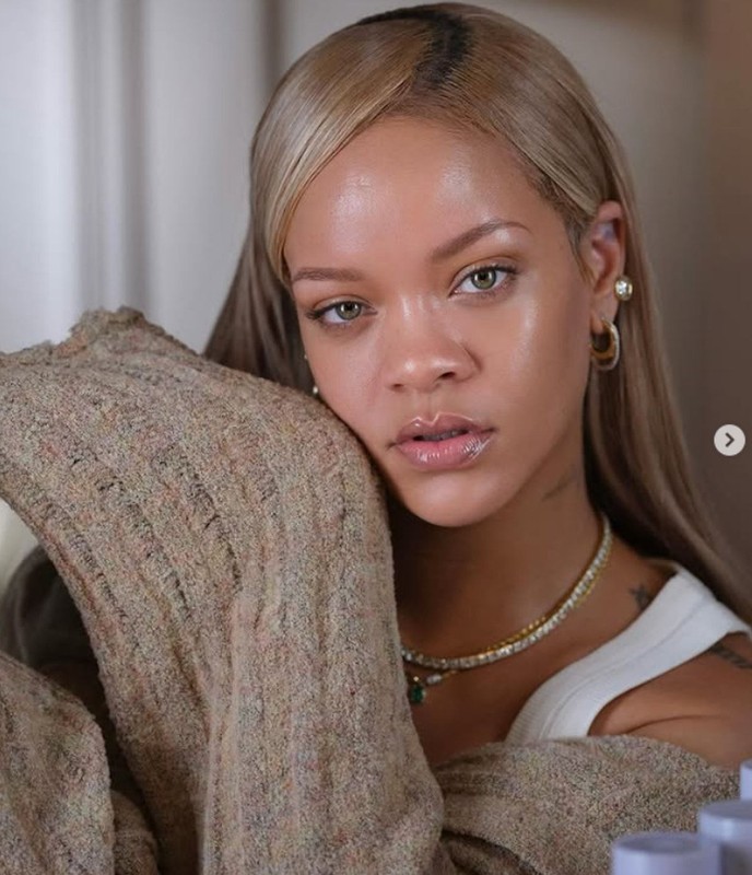 "Vücudumu sergilediğim için pişmanım" demişti! Rihanna'dan iç çamaşırlı pozlar peş peşe geldi! O halleri ortalığı kasıp kavurdu - Resim: 3