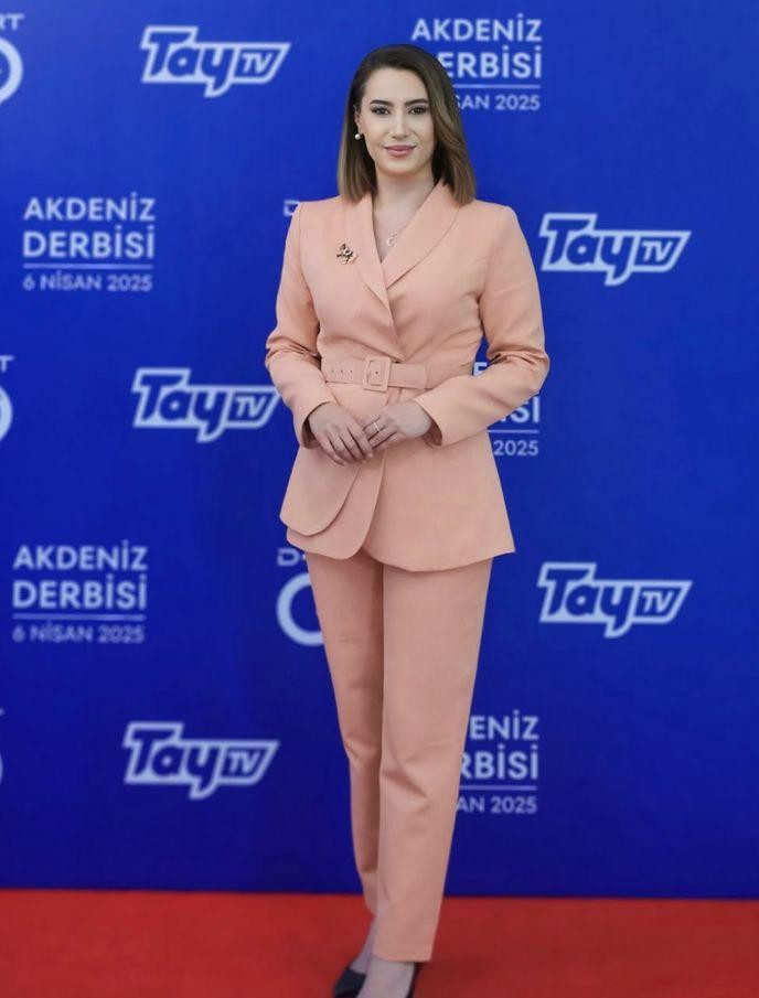 Türkiye’nin ilk kadın yarış spikeriydi! Haber alınamayınca ekipler evine girdi, korkunç manzarayla karşılaşıldı - Resim : 3