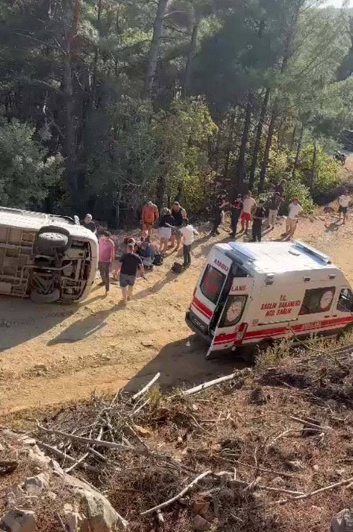 Balıkesir'de katliam gibi kaza! Onlarca yaralı var - Resim : 1
