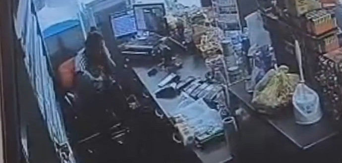 Manisa'da eski eş dehşeti! Kucağındaki bebeğe bile aldırmadı... Defalarca bıçakladı - Resim : 1