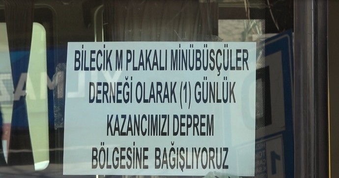 Bilecikli minibüsçülerin depremzedelere verdiği desteğe yolcular da katıldı - Resim : 1