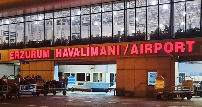 Antalya'dan kalkan uçak, yolcuların kavgası nedeniyle Erzurum'a iniş yaptı: 4 gözaltı - Resim : 1