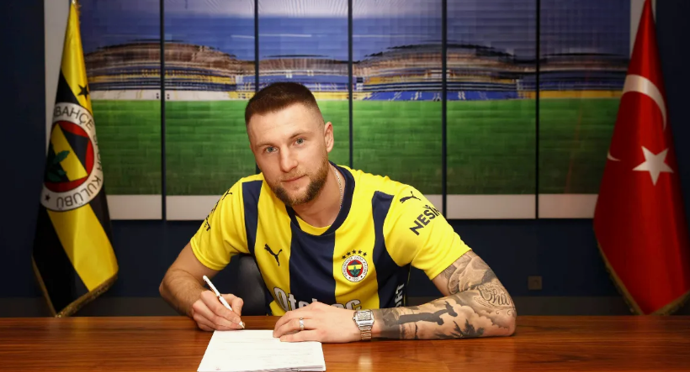 Fenerbahçe'de Ali Koç'un başka çaresi kalmadı! Geçen sene 4,5 verdiği oyuncuya 8 milyon euro teklif etti - Resim : 1