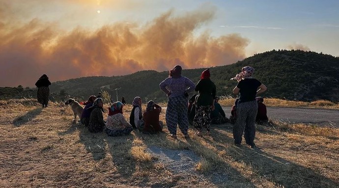 Türkiye orman yangınları ile boğuşuyor! Ekipler alarmda! Bir yangın da İzmir'de başladı! - Resim : 6