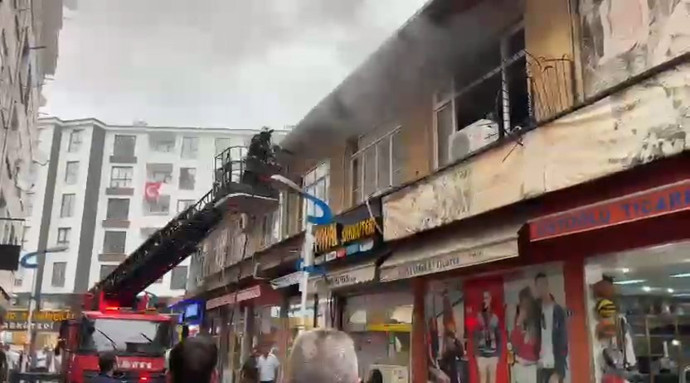 Rize’de korkutan depo yangını - Resim : 1