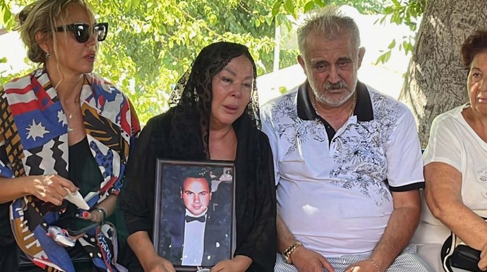 Evlat acısıyla yıkılmıştı! Safiye Soyman'dan yürek burkan Anneler Günü paylaşımı! - Resim : 2