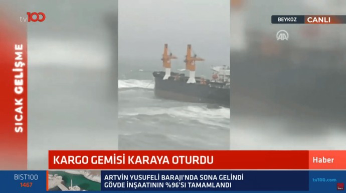 Son Dakika Haberi.. İstanbul Boğazı'nda kargo gemisi karaya oturdu - Resim : 1