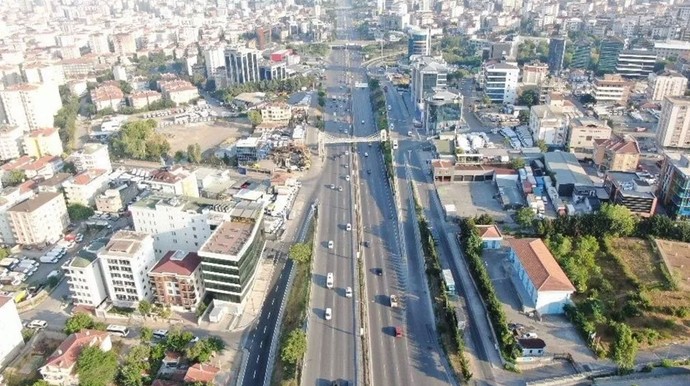 Bayram sabahı yine yollar boş kaldı! Trafik yoğunluğu sadece yüzde 4 - Resim : 1