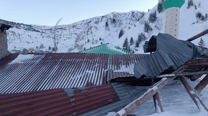 Cami lojmanının üzerine çığ düştü: Bölgeye çok sayıda ekipler sevk edildi - Resim : 1