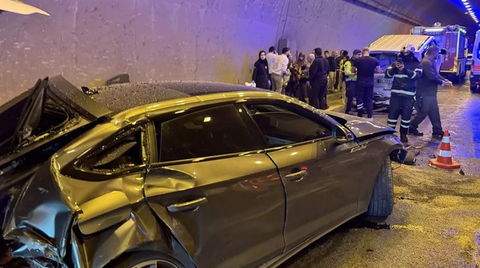 TEM'de zincirleme kaza! İstanbul yönü trafiğe kapandı - Resim : 1